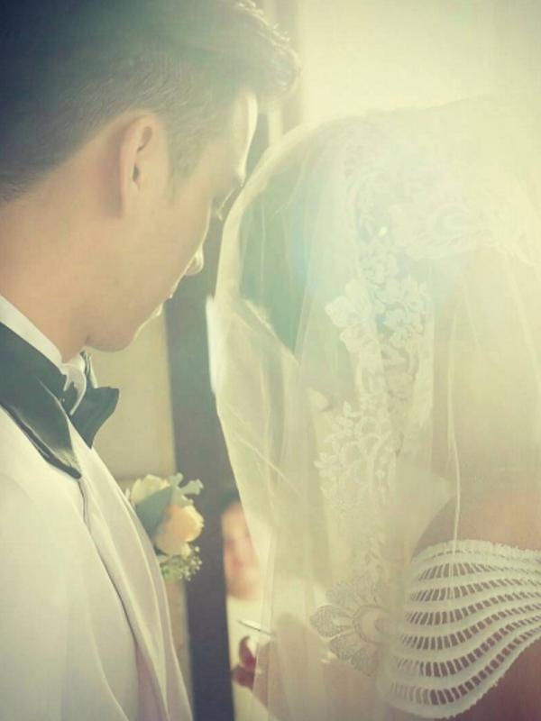 Celine Evangelista dan Stefan William saat menjalani prosesi pernikahan. (Instagram @natta_1987)