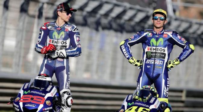 Valentino Rossi dan Jorge Lorenzo bakal menjalani balapan pamungkas sebagai sesama pembalap Movistar Yamaha di MotoGP Valencia, Minggu (13/11/2016). (EPA/Emanuel Bruque)