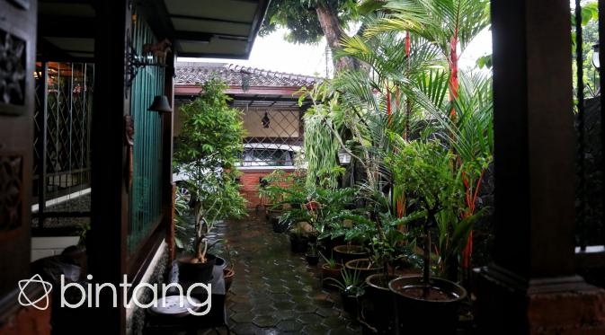 Rumah yang ditinggali Connie juga menjadi galeri pribadinya. (Adrian Putra/Bintang.com)