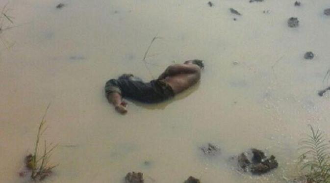 Gempar, Dikira Mayat Rupanya Orang Gila Tidur di Sawah | foto : facebook