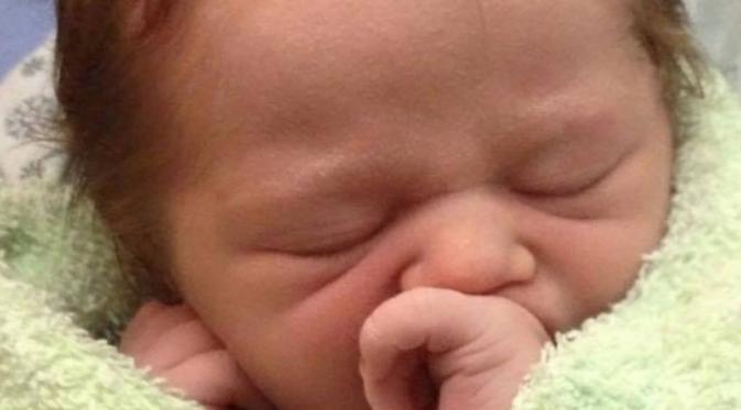 Lucunya wajah Noah, putra pertama Michael Buble saat baru lahir