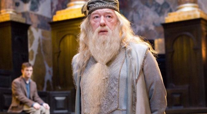 Film Fantastic Beasts 2 akan ungkap fakta Dumbledore gay? (Via: Business Insider)