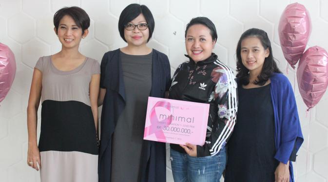 Minimal, sebagai label fashion yang peduli terhadap wanita, mengadakan penggalangan dana untuk memberikan bantuan kepada Love Pink, komunitas wanita yang peduli akan pentingnya deteksi dini terhadap kanker payudara.