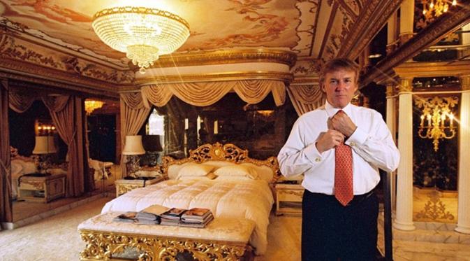 Setiap ruangan memiliki unsur emas, ini dia sudut mewah rumah Donald Trump. (via: myfirstclasslife.com).