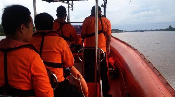 Tim SAR Pontianak menuju lokasi tabrakan dua speed boat di perairan Batu Ampar, Kabupaten Kubu Raya, Kalbar. (Foto: SAR Pontianak/Raden AMP)