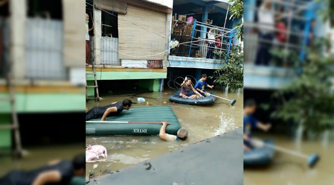 Banjir di Perumahan Total Persada, Periuk, Kota Tangerang. (Liputan6.com/Pramita Tristiawati)