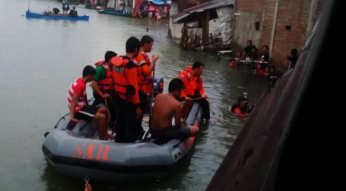 Seorang bocah berusia 11 tahun ‎tenggelam di Sungai Tallo, Makassar. (Liputan6.com/Eka Hakim)