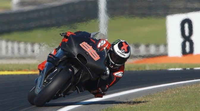 Jorge Lorenzo saat menjalani tes di Valencia bersama Ducati. (Motorsport)