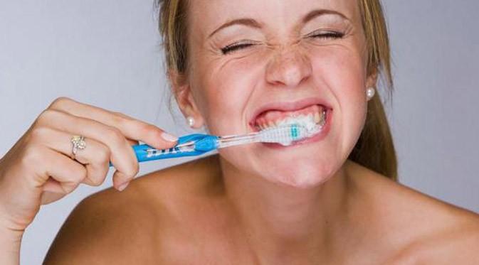Alih-alih ingin membuat gigi kuat dan sehat, 5 kebiasaan ini malah membuat gigi rusak.
