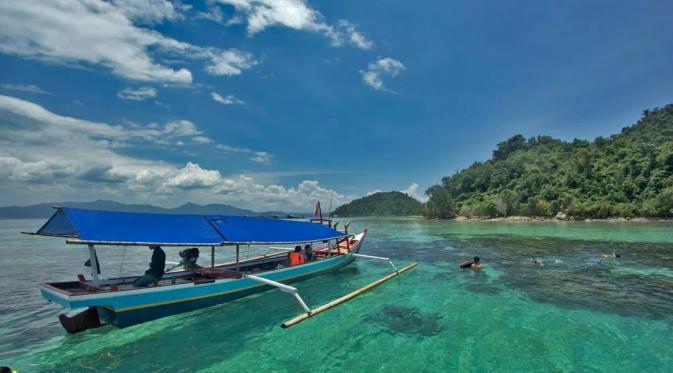 Pulau Pahawang, Lampung. (indonesia-tourism.com)