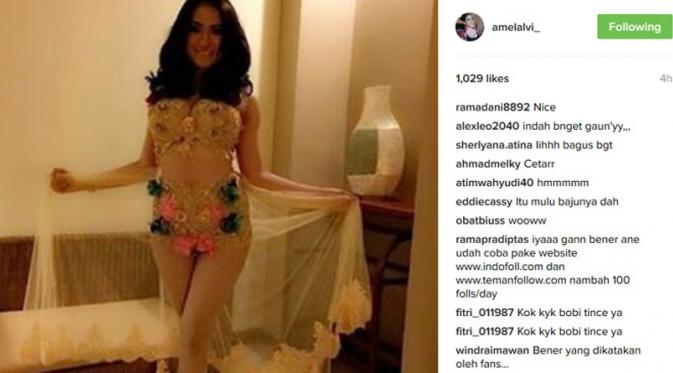 Amel Alvi diledek netizen karena dianggap mengenakan pakaian yang itu-itu saja. (Instagram)