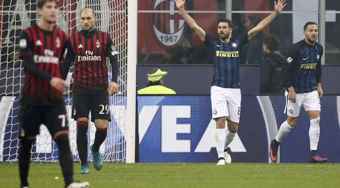 AC Milan vs Inter Milan (REUTERS/Alessandro Garofalo)