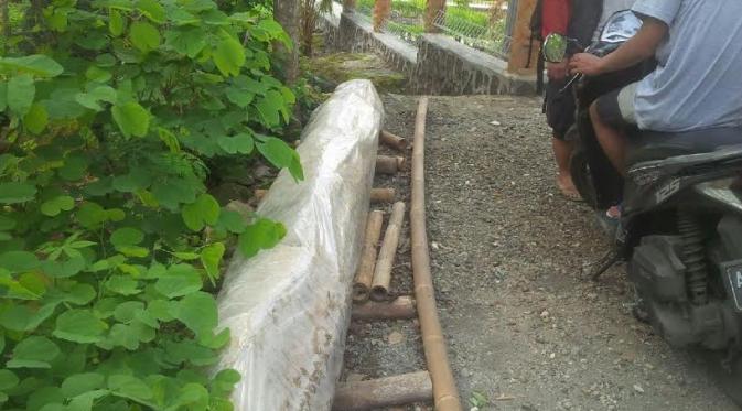 Menhir sepanjang lebih dari tiga meter ditemukan di lahan pemakaman Sokoliman, Kabupaten Gunungkidul, Daerah Istimewa Yogyakarta. (Liputan6.com/Yanuar H)