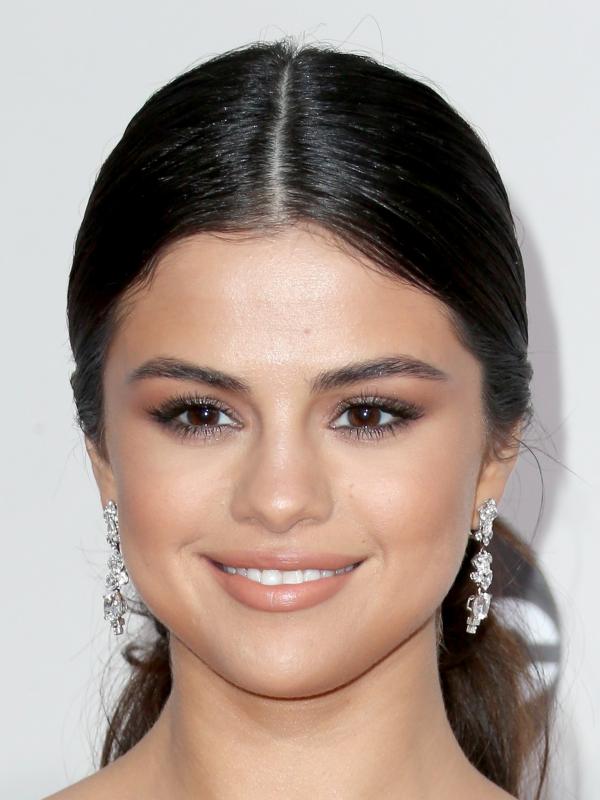 Kasur keringat, menurut Selena Gomez, bisa membantu membuang racun-racun dari tubuhnya.
