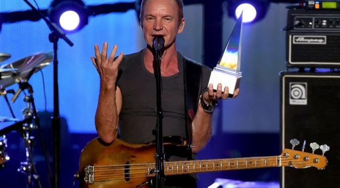 Sting mendapat penghargaan khusus Merit Award di American Music Awards 2016. (Foto: ABC News)