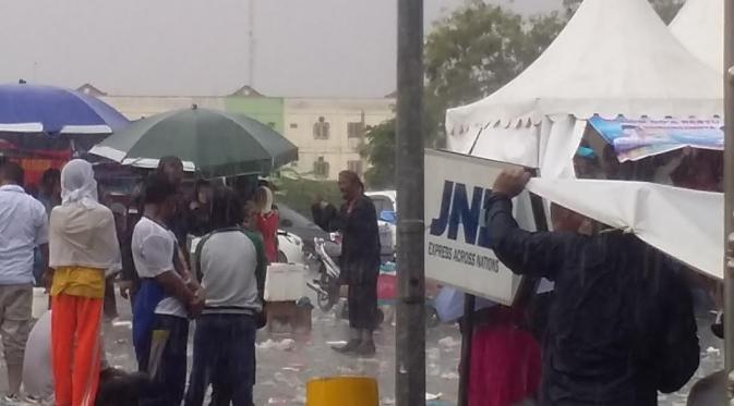 Aksi kandas pawang hujan di Batam (Liputan6.com / Ajang Nurdin)