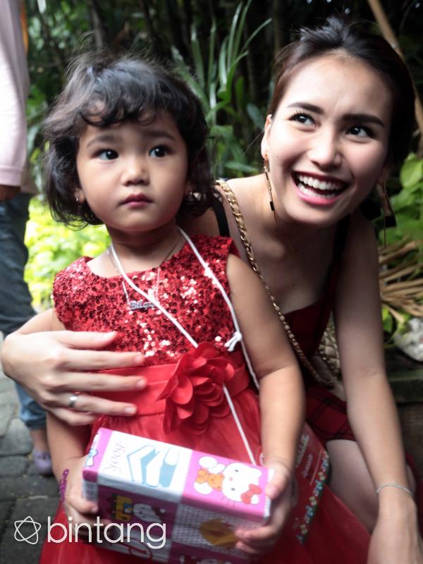 Bilqis dan Ayu Ting Ting. (Nurwahyunan/Bintang.com)