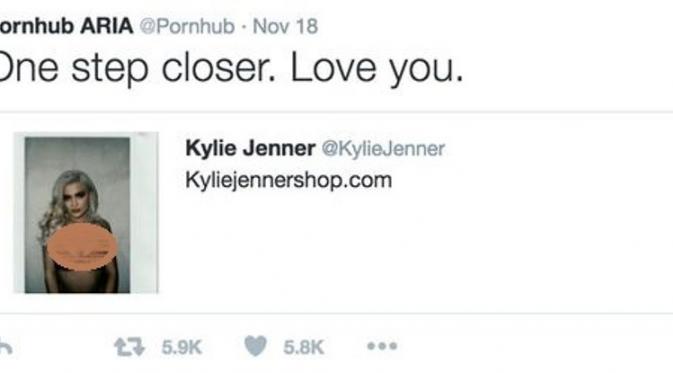 Sebuah situs porno menggoda Kylie Jenner lewat akun Twitternya. (Sumber: Twitter)