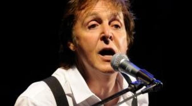 Paul McCartney adalah seorang penyanyi kelahiran Inggris