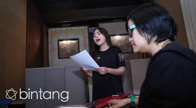 Sesi latihan vocal untuk SCTV Awards 2016 (Nurwahyunan/bintang.com)