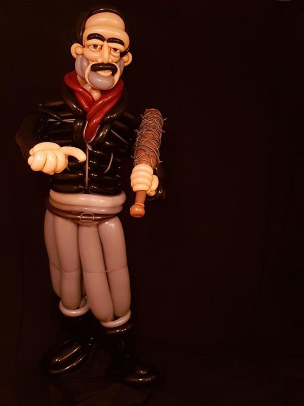 Negan dan Lucille. (Via: boredpanda.com)