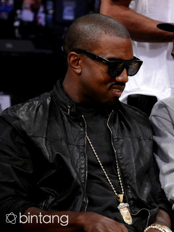 Terlalu banyak bekerja membuat Kanye West kelelahan hingga mengalami gangguan mental. (AFP/Bintang.com)