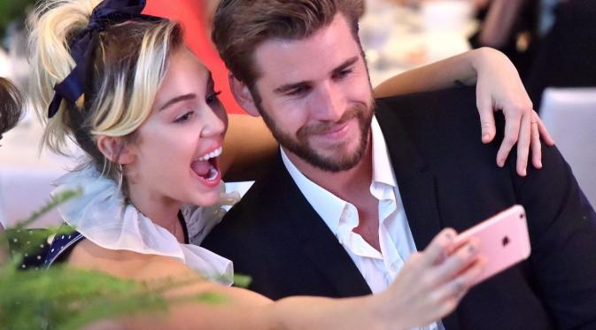 Merayakan ulang tahun Miley Cyrus yang ke-24, Liam Hemsworth mengunggah foto kekasihnya itu untuk merayakan di Instagram. 