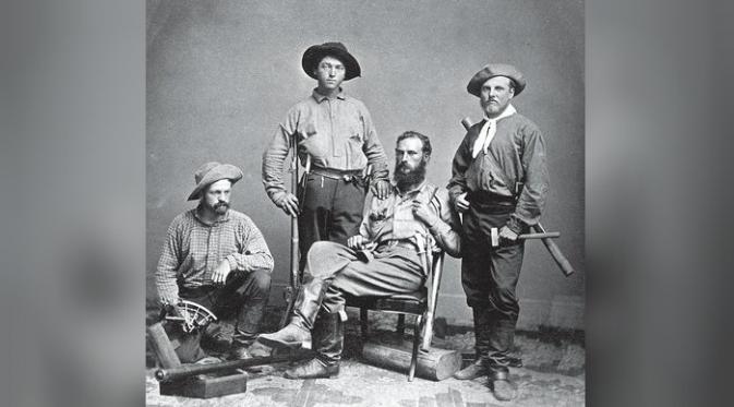 Clarence King (paling kanan) menjadi kepala pertama dari United States Geological Survey ( U.S. Geological Survey Photographic Library)