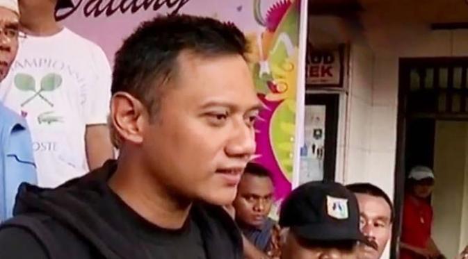 Agus Harimurti Yudhoyono yang melepas jalan santai di kawasan Tebet.