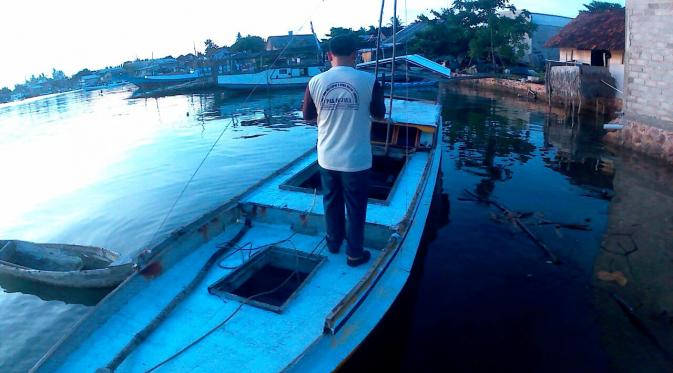 Sebuah perahu nelayan ditemukan tanpa awak di Pulau Genting, Kepulauan Karimun Jawa. (Liputan6.com/Edhie Prayitno Ige)