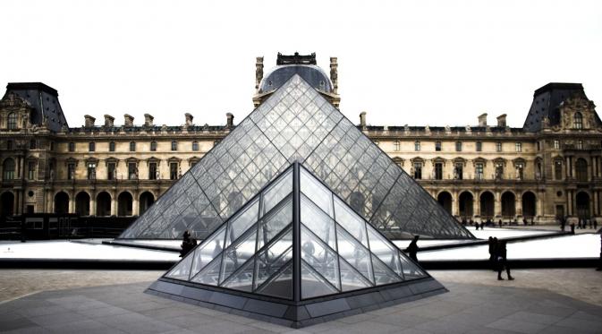 The Louvre Museum Paris (travelandleisure.com)