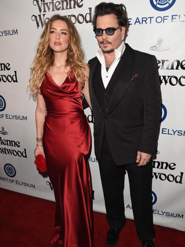 Johnny Depp dan Amber Heard telah resmi bercerai. (Foto: AFP)