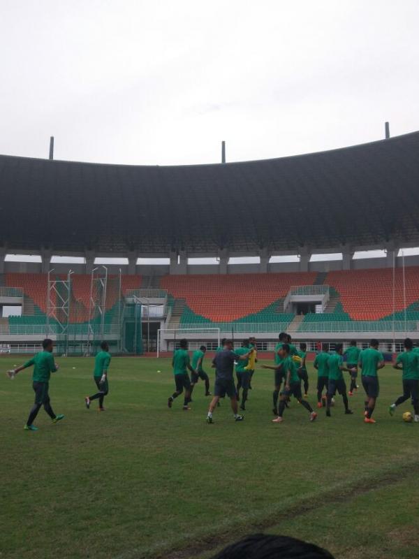 Timnas Indonesia kembali berlatih di Stadion Pakansari, Cibinong, Bogor (Liputan6.com/Ahmad Fawwaz)