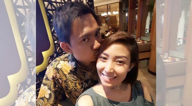 Ayu Dewi bermesraan dengan sang suami, regi Datau (Instagram)