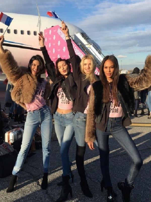 Keseruan Victoria Secret Angels di Paris. (Instagram/Kendalljenner)