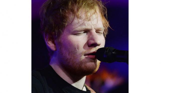 Ed Sheeran dengan bekas luka di pipi