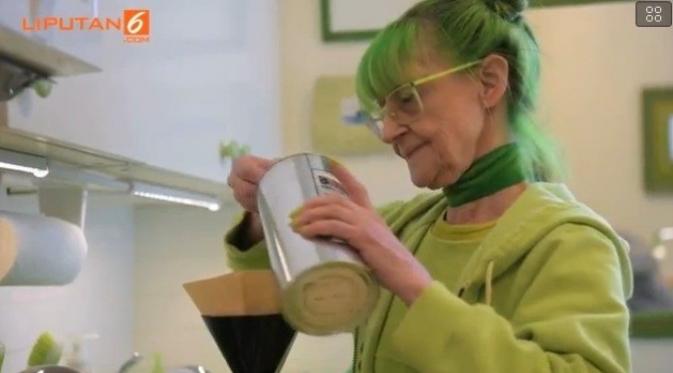 Hingga peralatan dapur Elizabeth Sweetheart pun berwarna hijau cerah.