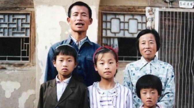 Sebuah keluarga di pedesaan barat laut China (John Kennedy)