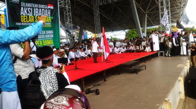 Demo 2 Desember atau Aksi Damai 212 berlangsung di Lapangan Karebosi, Kota Makassar, Sulsel. (Liputan6.com/Fauzan) 