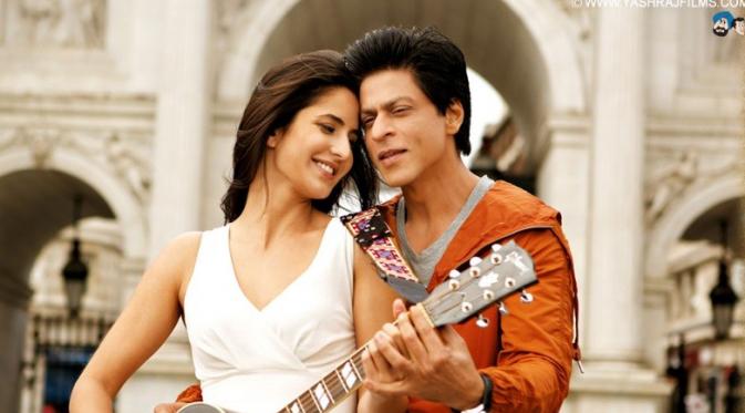 Salah satunya, ada adegan ciuman Shahrukh Khan dengan Katrina Kaif di film Jab Tak Hai Jaan.
