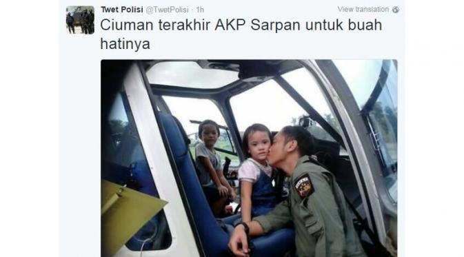 AKP Safran mengecup pipi sang putri. (Via: twitter.com)