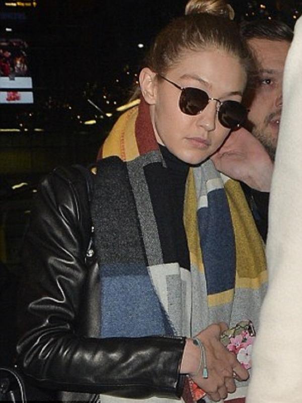 Gigi Hadid saat menghadiri British Fashion Awsrds 2016. (via. Dailymail)