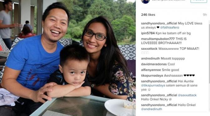 Sandhy Sondoro bersama anak dan pacar barunya (Instagram)