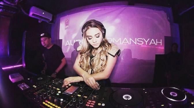 Aurel Hermansyah saat beraksi sebagai DJ (Source: Instagram)