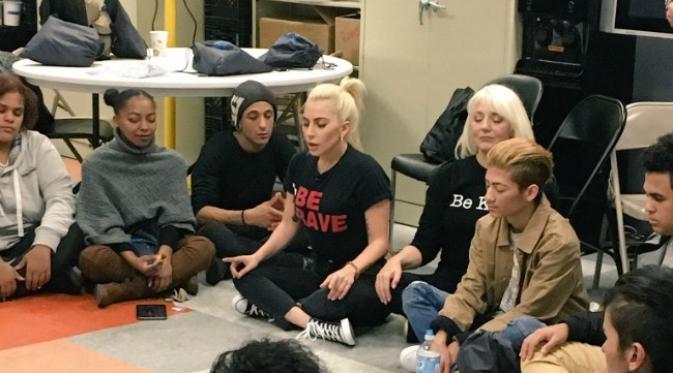 Lady Gaga mengaku sempat mempersalahkan diri sendiri dan tidak mau menceritakan kepada siapapun selama 7 tahun. (Sumber @ladygaga)