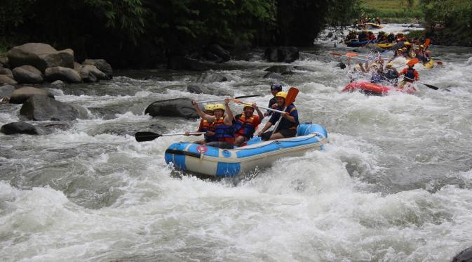 Sungai Comal, Pemalang. (owrainbowrafting.blogspot.com)