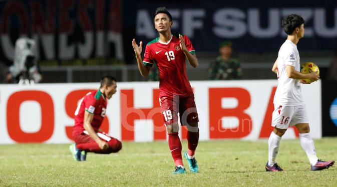 Ekspresi pemain Indonesia, Bayu Pradana, setelah mengalahkan Vietnam dalam laga leg pertama semifinal Piala AFF 2016 di Stadion Pakansari, Bogor, Sabtu (3/12/2016). (Bola.com/Peksi Cahyo)