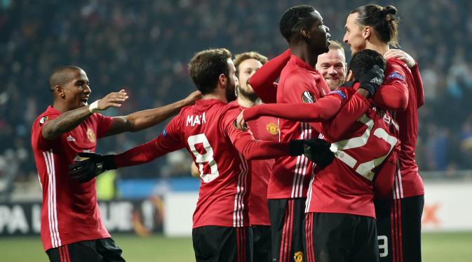 Manchester United (MU) lolos ke 32 besar Liga Europa 2016/2017 setelah menang 2-0 atas Zorya. (AFP/Sergei Supinsky)