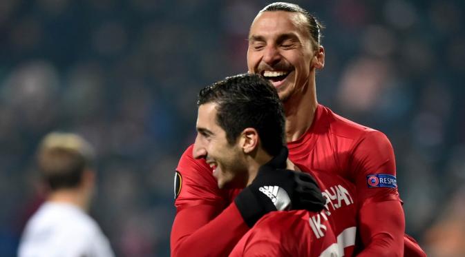 Henrikh Mkhitaryan dan Zlatan Ibrahimovic menjadi elemen penting dalam serangan Manchester United (MU). (AFP/Sergei Supinsky)