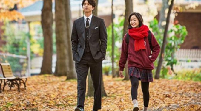 Kim Shin (Gong Yoo) bersama Ji Eun Tak, remaja yang jatuh cinta pada pandangan pertama dengan Goblin (Hancinema)